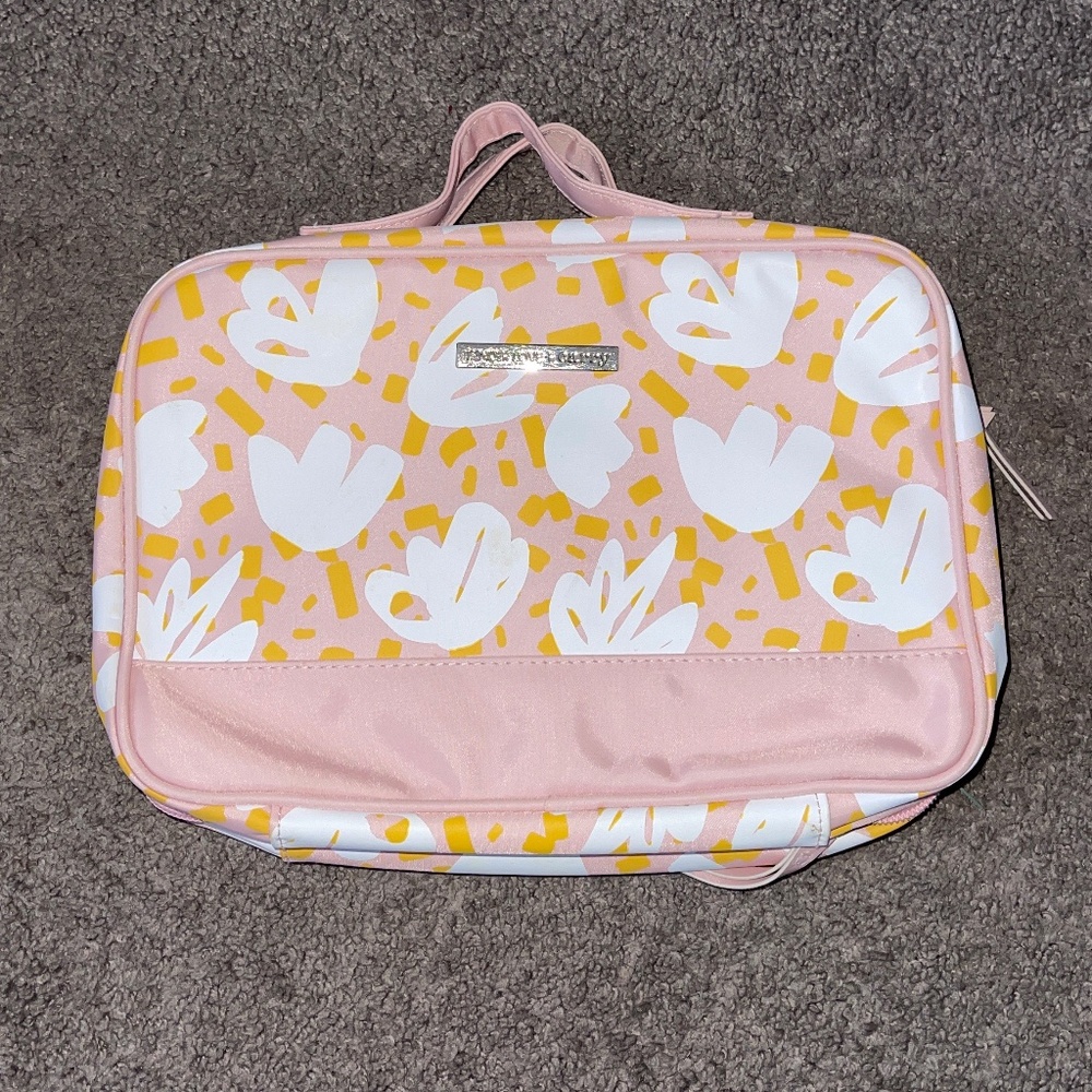 TENDER LOVE + CARRY FLORAL HANGING WASHBAG